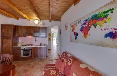 Castro Marina Apartamento | Apartment Villetta Paradiso-1 by Interhome