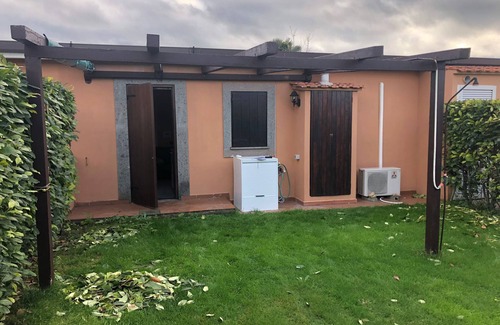 Pescia Romana Apartamento | Apartment 'Villino Magic Country' with Private Terrace, Private Garden and Air Conditioning