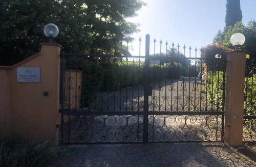 Pescia Romana Apartamento | Apartment 'Villino Magic Country' with Private Terrace, Private Garden and Air Conditioning