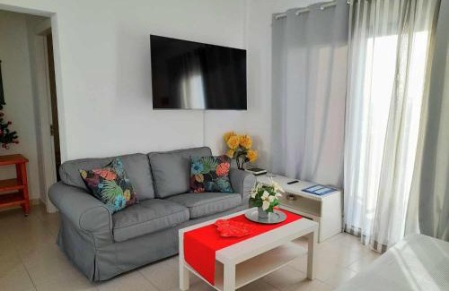 Puerto del Carmen Apartamento | Apartment Vincent, cozy and sunny over the rooftops
