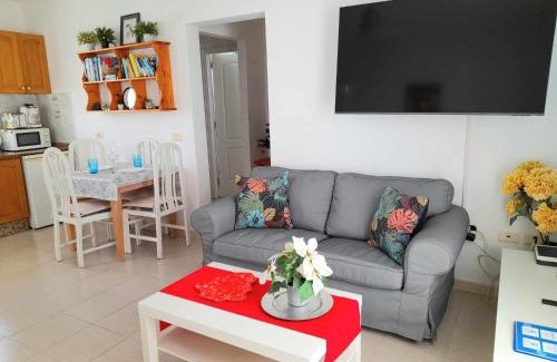 Puerto del Carmen Apartamento | Apartment Vincent, cozy and sunny over the rooftops