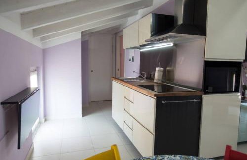 Arona Apartamento | Apartment Viole, cozy attic set in the old town next to the lake