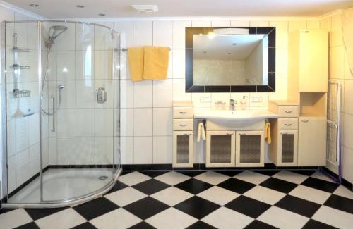 Hollersbach im Pinzgau Apartamento | Apartment Weberbauer-3 by Interhome