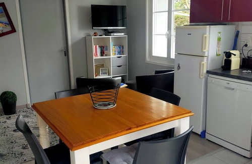 Barneville-Carteret Apartamento | Apartment with terrace 150 m from the beach, secure parking