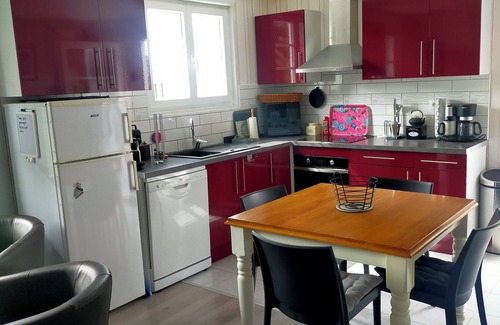 Barneville-Carteret Apartamento | Apartment with terrace 150 m from the beach, secure parking