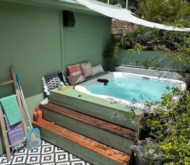 Redwood City Apartamento | Apartment w hot tub forest & ocean view