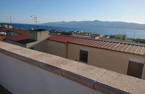 Villa San Giovanni Apartamento | Apartamento con terraza en el Estrecho de Messina