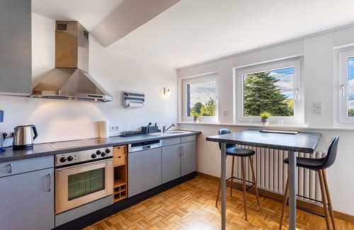 Arnsberg Apartamento | Apartamento 'Wald-Blick' con balcón y Wi-Fi