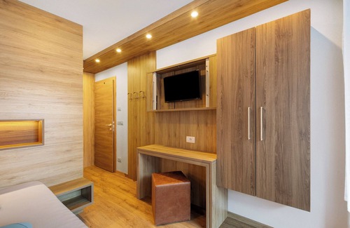 Valle Aurina Apartamento | Apartment 'Waldheim Apt 12 13' with Mountain View, Shared Garden and Wi-Fi