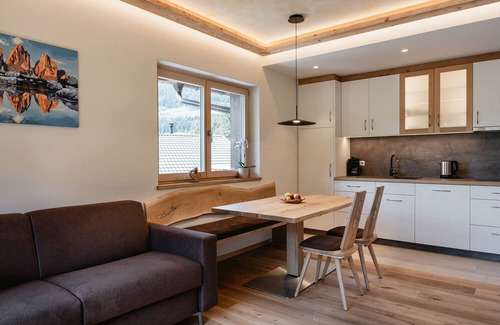 Funes Apartamento | Apartment 'Weissbrunn Dominik' with Mountain View, Shared Terrace and Wi-Fi