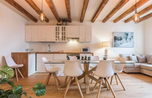 Levico Terme Apartamento | Apartamento "Wellness Lodge Riccardo" con vistas al lago y a la montaña y bañera de hidromasaje
