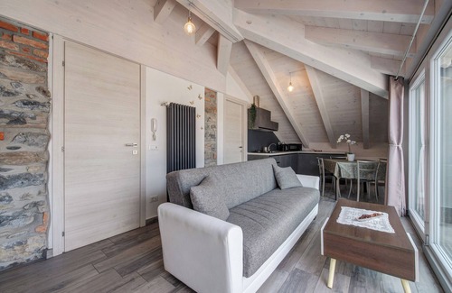Lezzeno Apartamento | Apartamento 'White Suite - bañera de hidromasaje' con vistas al lago, piscina compartida y Wi-Fi