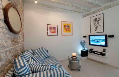 Komiza Apartamento | Apartment Whooart