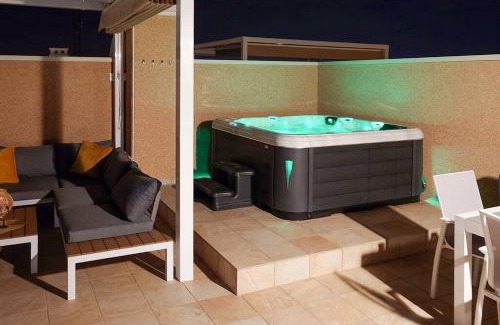 Pilar de la Horadada Apartamento | Apartment with private, heated jacuzzi, AC, pool