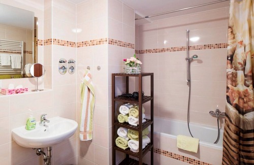 Caputh Apartamento | Apartamento Wilde Rose en la casa de huéspedes Bergvilla