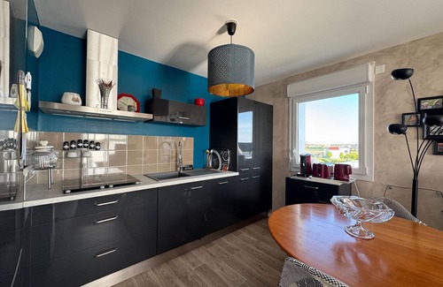 Bieville-Beuville Apartamento | Apartment with balcony in Biéville-Beuville
