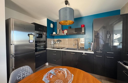 Bieville-Beuville Apartamento | Apartment with balcony in Biéville-Beuville