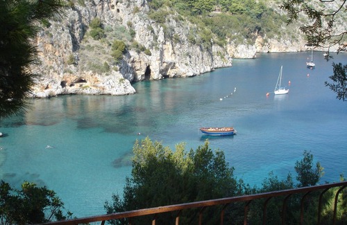 Ogliastro Cilento Apartamento | Apartamento con una hermosa terraza panorámica en la costa del Cilento.