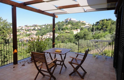 Ogliastro Cilento Apartamento | Apartamento con una hermosa terraza panorámica en la costa del Cilento.