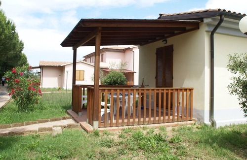 Piombino Apartamento | Acogedor apartamento con un bonito balcón o terraza en la costa