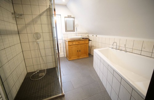 Gruibingen Casa | Apartment with 2 bedrooms, wood-burning stove, kitchen and terrace