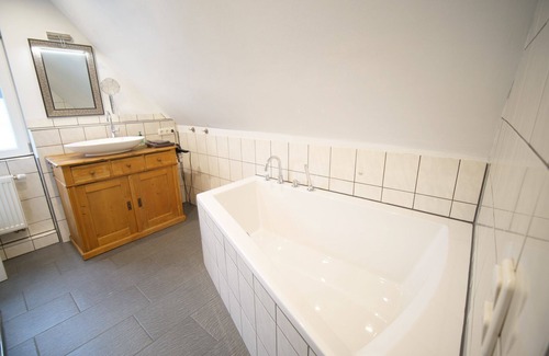 Gruibingen Casa | Apartment with 2 bedrooms, wood-burning stove, kitchen and terrace