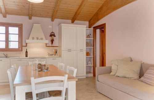 Terricciola Apartamento | Apartamento de 2 dormitorios y 2 baños en planta baja