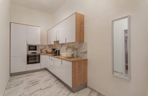 Lagymanyos Apartamento | Apartment with 2 bedrooms Near Gellert Thermal Bath