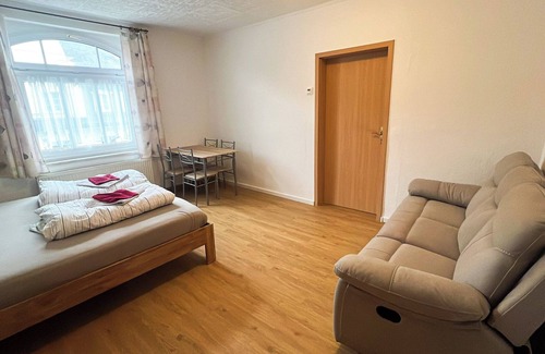 Schwarza Apartamento | Apartment with 3 sleeping rooms, 3 bathrooms, kitchen, wifi, netflix, second fl.