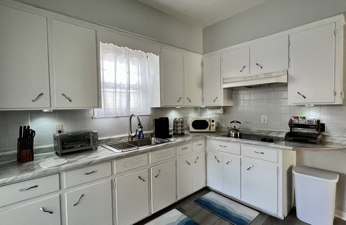 West Akron Apartamento | Apartment with a boho, relaxed and soulful vibe in the heart of Highland Square.