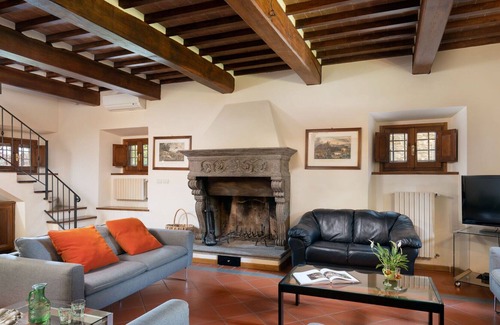 Subbiano Apartamento | Apartamento con WIFI, piscina, sauna, jacuzzi, A/C, TV, patio, vista panorámica, cerca de Arezzo