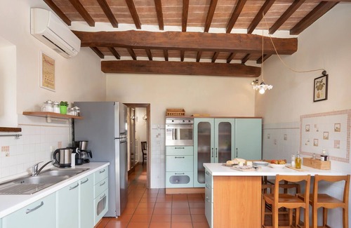 Subbiano Apartamento | Apartamento con WIFI, piscina, sauna, jacuzzi, A/C, TV, patio, vista panorámica, cerca de Arezzo