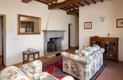 Subbiano Apartamento | Apartamento con WIFI, piscina, sauna, jacuzzi, A/C, TV, patio, vista panorámica, cerca de Arezzo