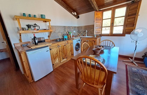 Montefrio Casa | Apartamento rural con vistas a la montaña y piscina compartida
