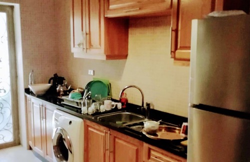 Amman Apartamento | Apartamento con terraza privada, jardín y garaje.