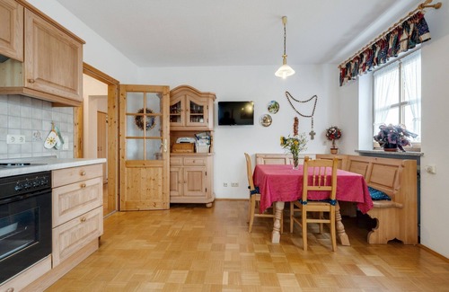 Schoensee Apartamento | Apartamento con comodidades, jardín y sauna.