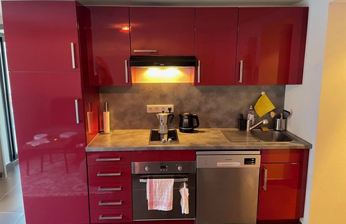Mazargues Apartamento | Apartment with backyard and small private garage in the heart of Mazargues