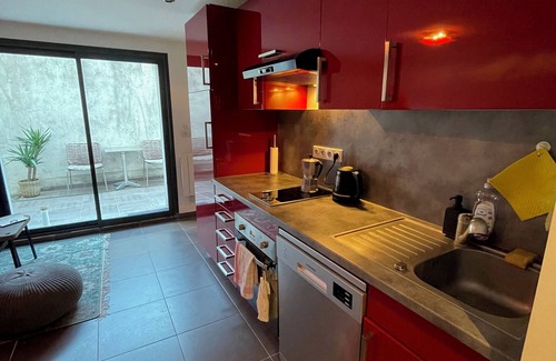 Mazargues Apartamento | Apartment with backyard and small private garage in the heart of Mazargues