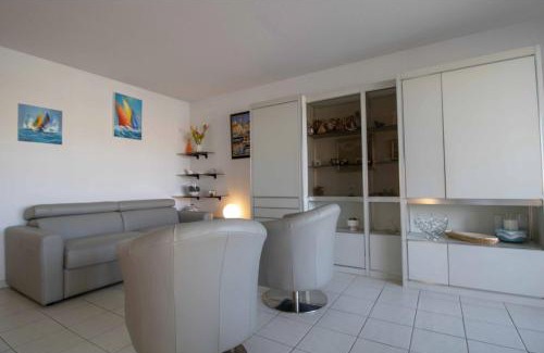 Frejus Port Apartamento | Apartment With Balcony And View On The Port