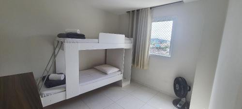 Praia do Morro Apartamento | Apartamento con balcón a 500m de la playa EMZ0504