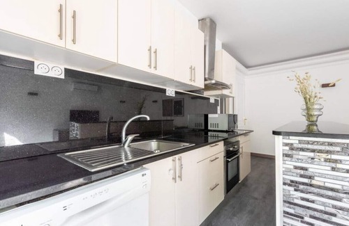 Combat Apartamento | Apartment with balcony - Buttes Chaumont