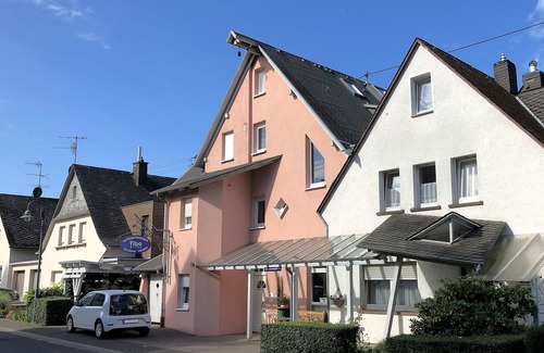 Bullay Apartamento | Apartment with balcony directly on the banks and with a view of the Moselle