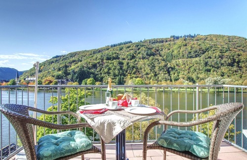 Bullay Apartamento | Apartment with balcony directly on the banks and with a view of the Moselle