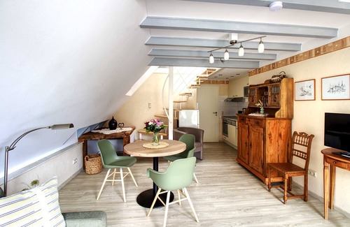 Bullay Apartamento | Apartment with balcony directly on the banks and with a view of the Moselle