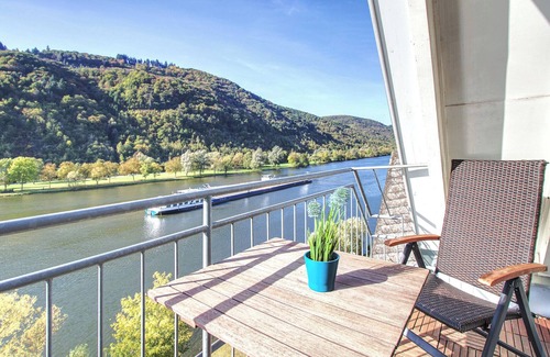 Bullay Apartamento | Apartment with balcony directly on the banks and with a view of the Moselle