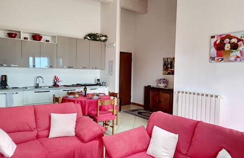 Lovere Apartamento | Apartment with balcony overlooking the lake