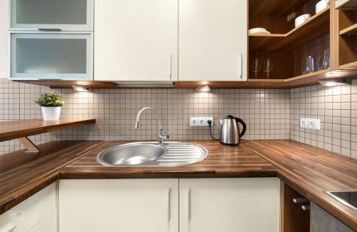 Kaunas Apartamento | Apartment with cozy balcony by URBAN RENT