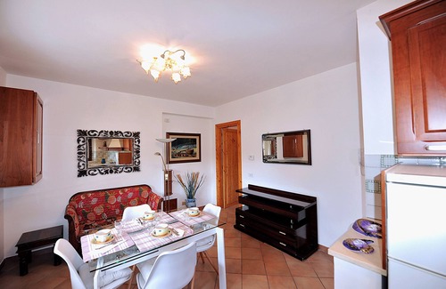 L'Aquila Apartamento | Apartment with double room, equipped kitchen, Wi-Fi and total security