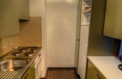 Anzere Apartamento | Apartamento con terraza con entrada de armario, 1 dormitorio con 4 camas individuales, 1 baño.
