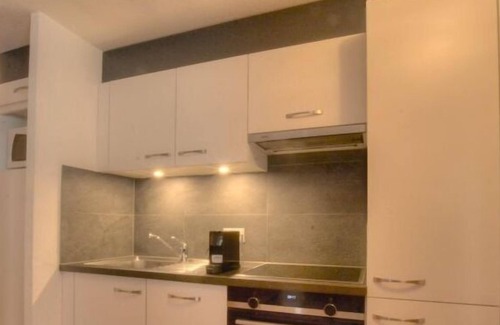 Anzere Apartamento | Cálido apartamento a pie de pistas con un amplio dormitorio.